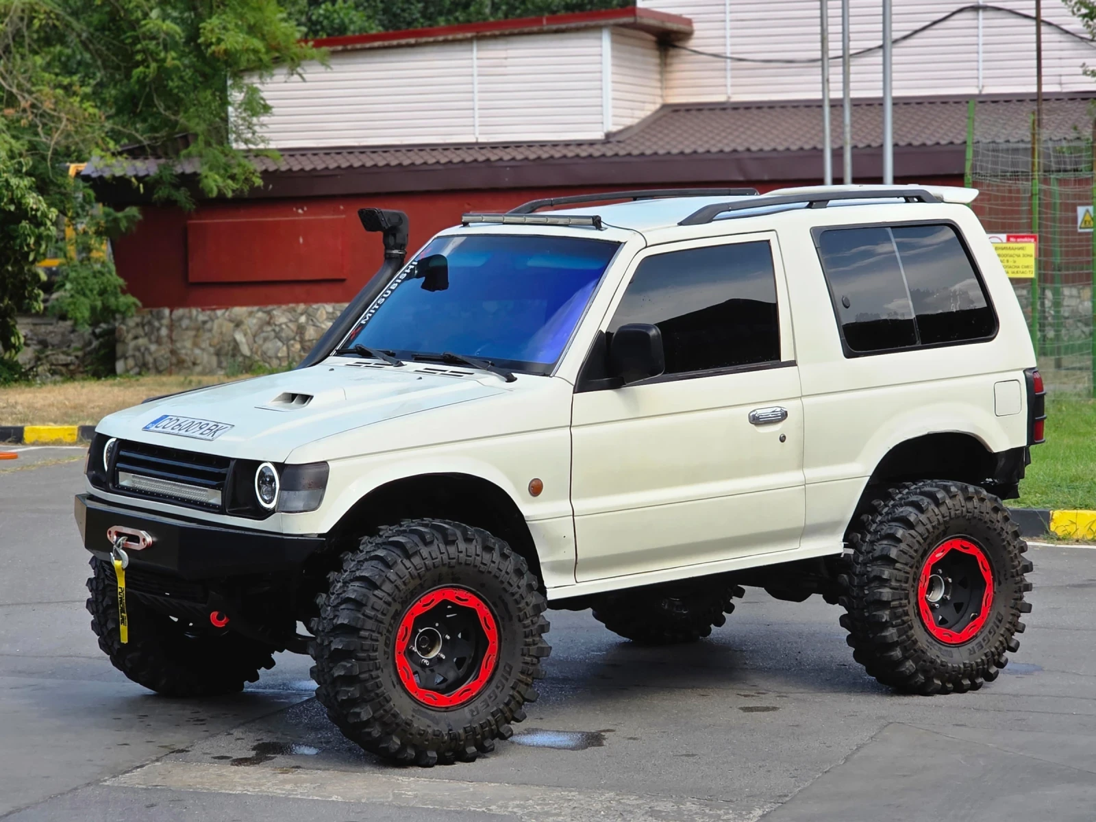 Mitsubishi Pajero 1.9 TDI, снимка 2 - Автомобили и джипове - 55607842