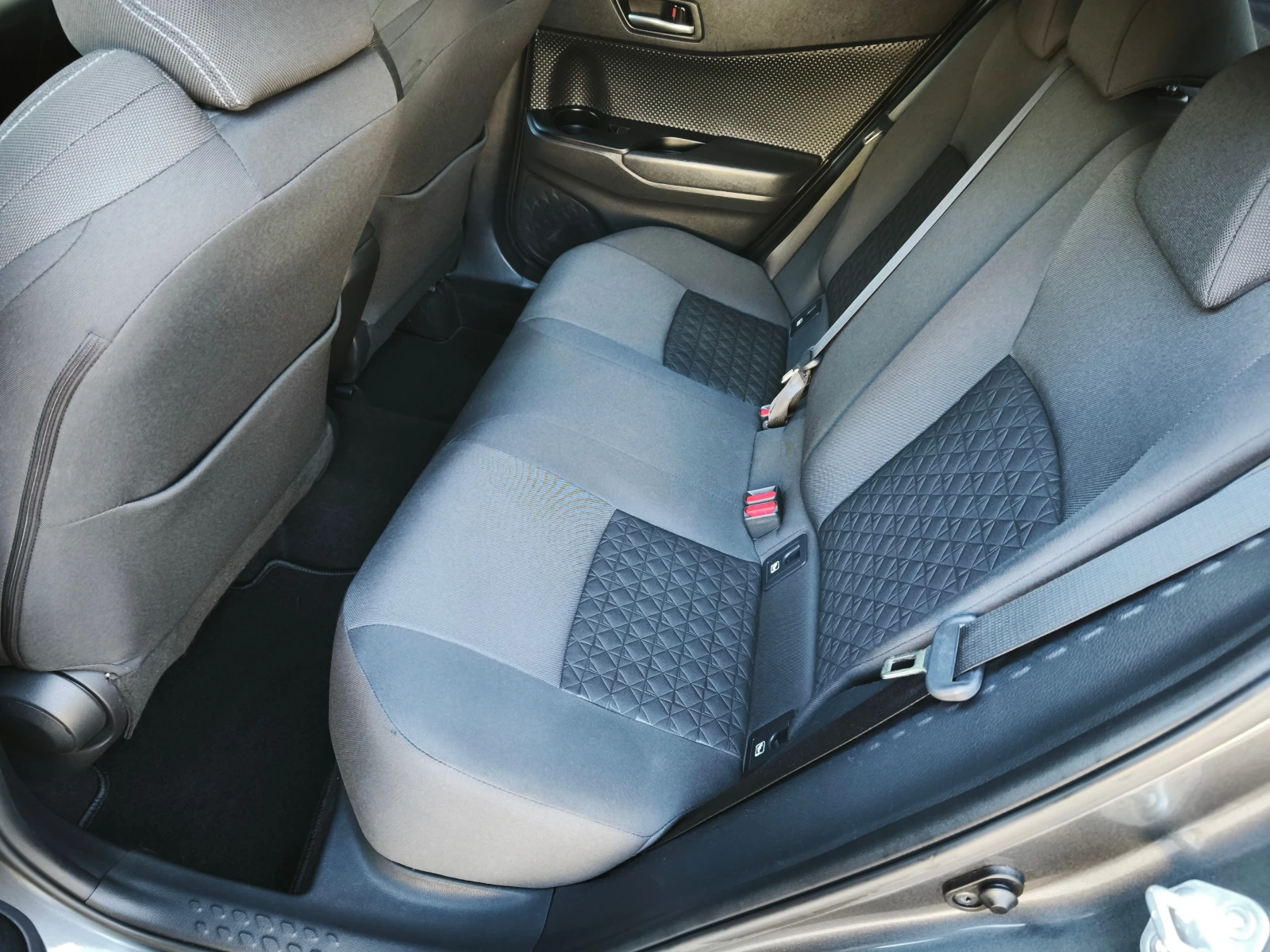 Toyota C-HR 1.2i /4x4/FACELIFT/Гаранция/, снимка 11 - Автомобили и джипове - 55739213