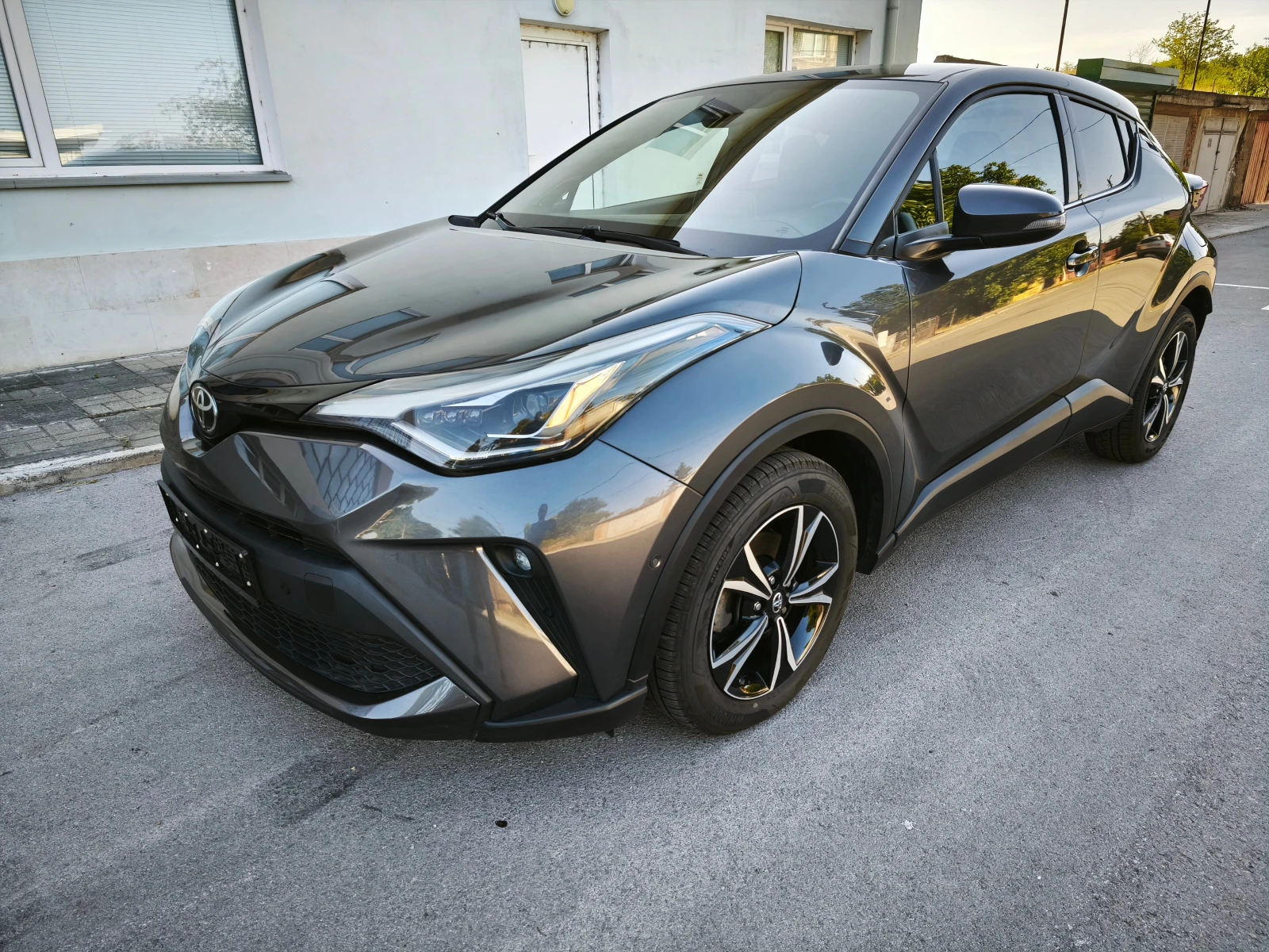 Toyota C-HR 1.2i /4x4/FACELIFT/Гаранция/, снимка 3 - Автомобили и джипове - 55739213