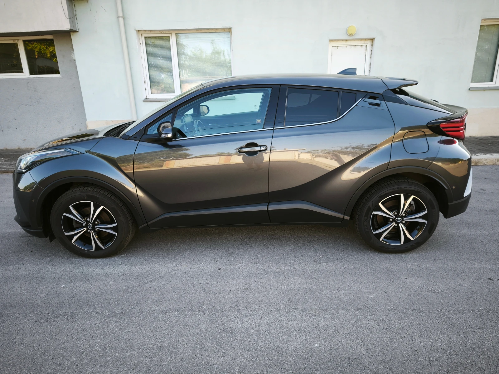 Toyota C-HR 1.2i /4x4/FACELIFT/Гаранция/, снимка 8 - Автомобили и джипове - 55739213