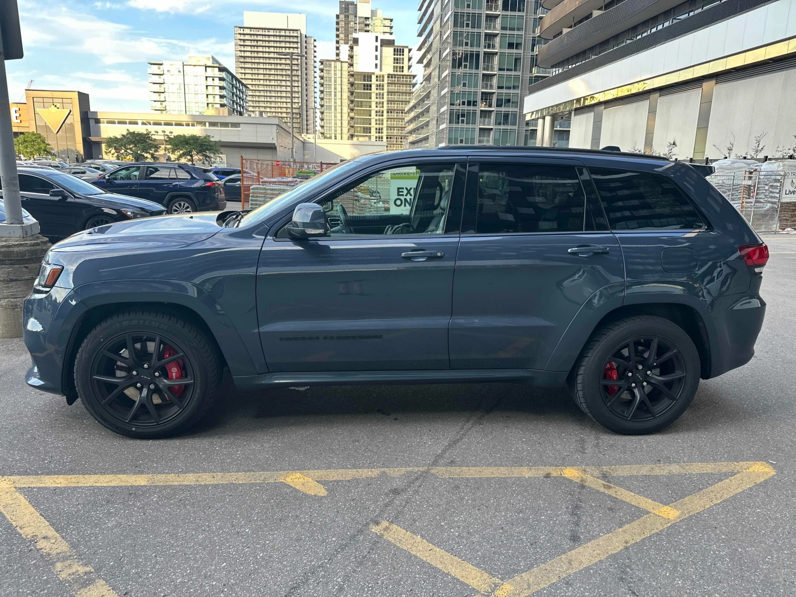 Jeep Grand cherokee * SRT * АВТОКРЕДИТ БЕЗ ПЪРВОНАЧАЛНА ВНОСКА* , снимка 2 - Автомобили и джипове - 55834436