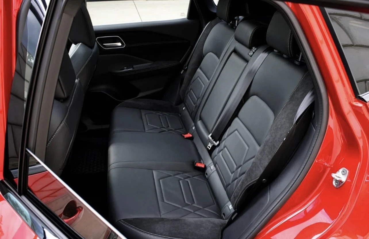 Nissan Qashqai Tekna 1.3 DIG-T Mild Hybrid 158HP Automatic 4x4, снимка 9 - Автомобили и джипове - 56230863