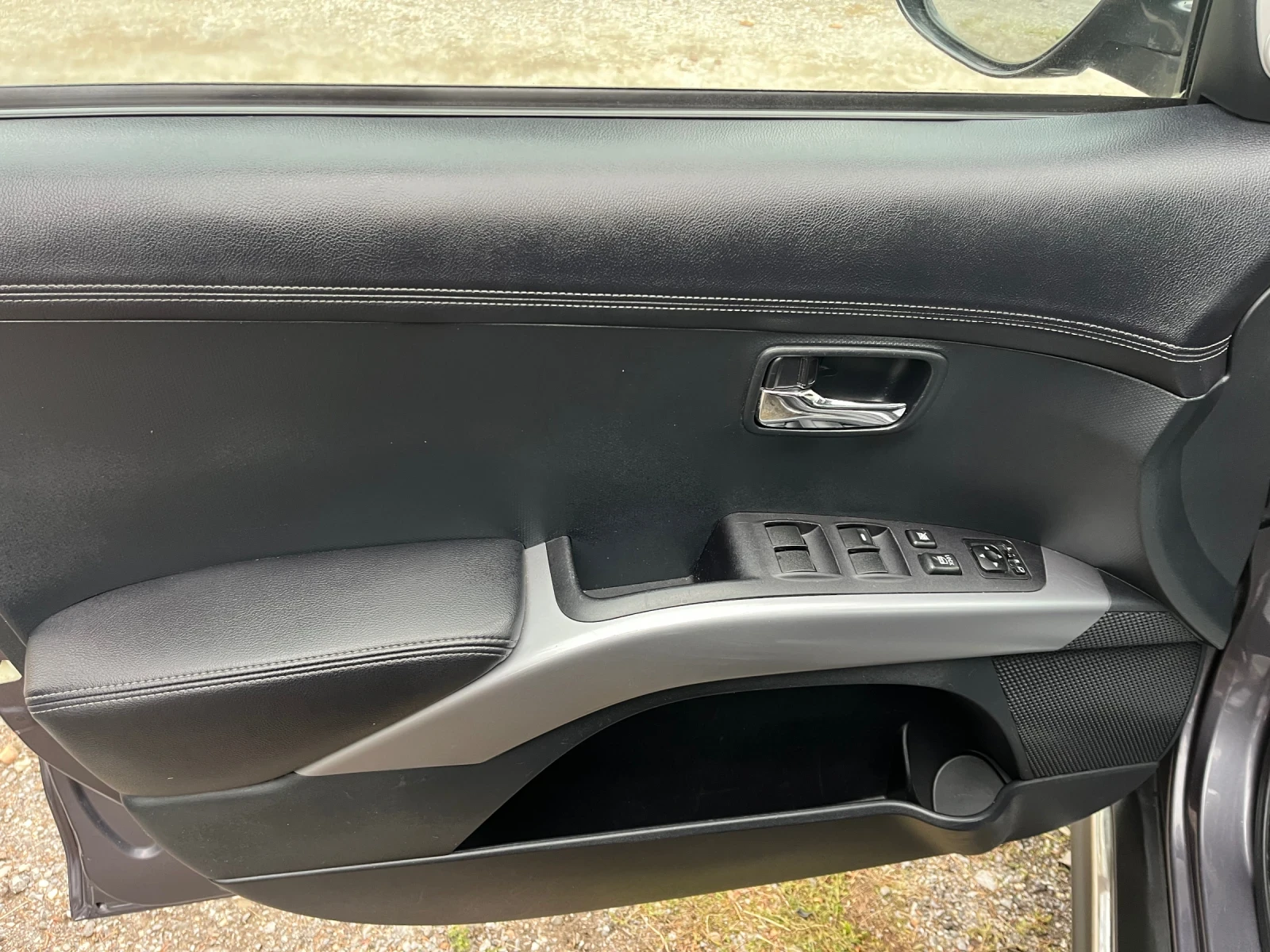 Mitsubishi Outlander 2.4 фейслифт 4х4, снимка 10 - Автомобили и джипове - 56738045