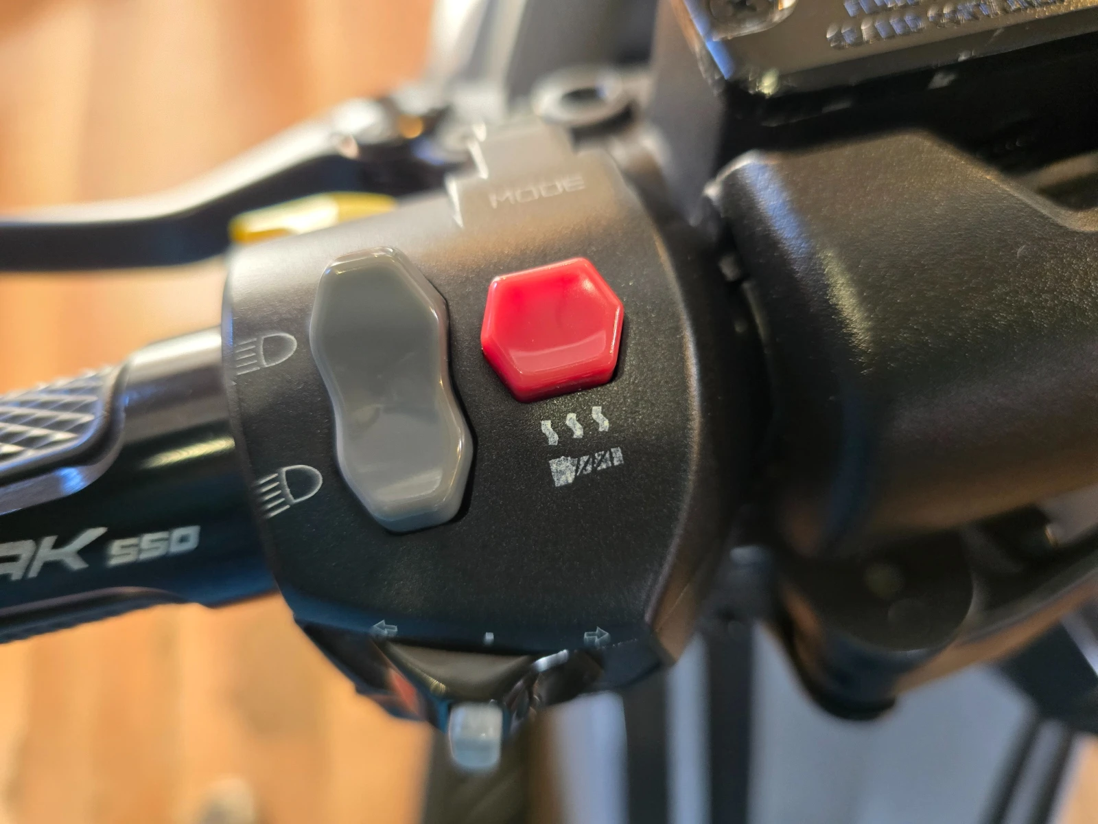 Kymco AK 550 ABS TRC   - изображение 3