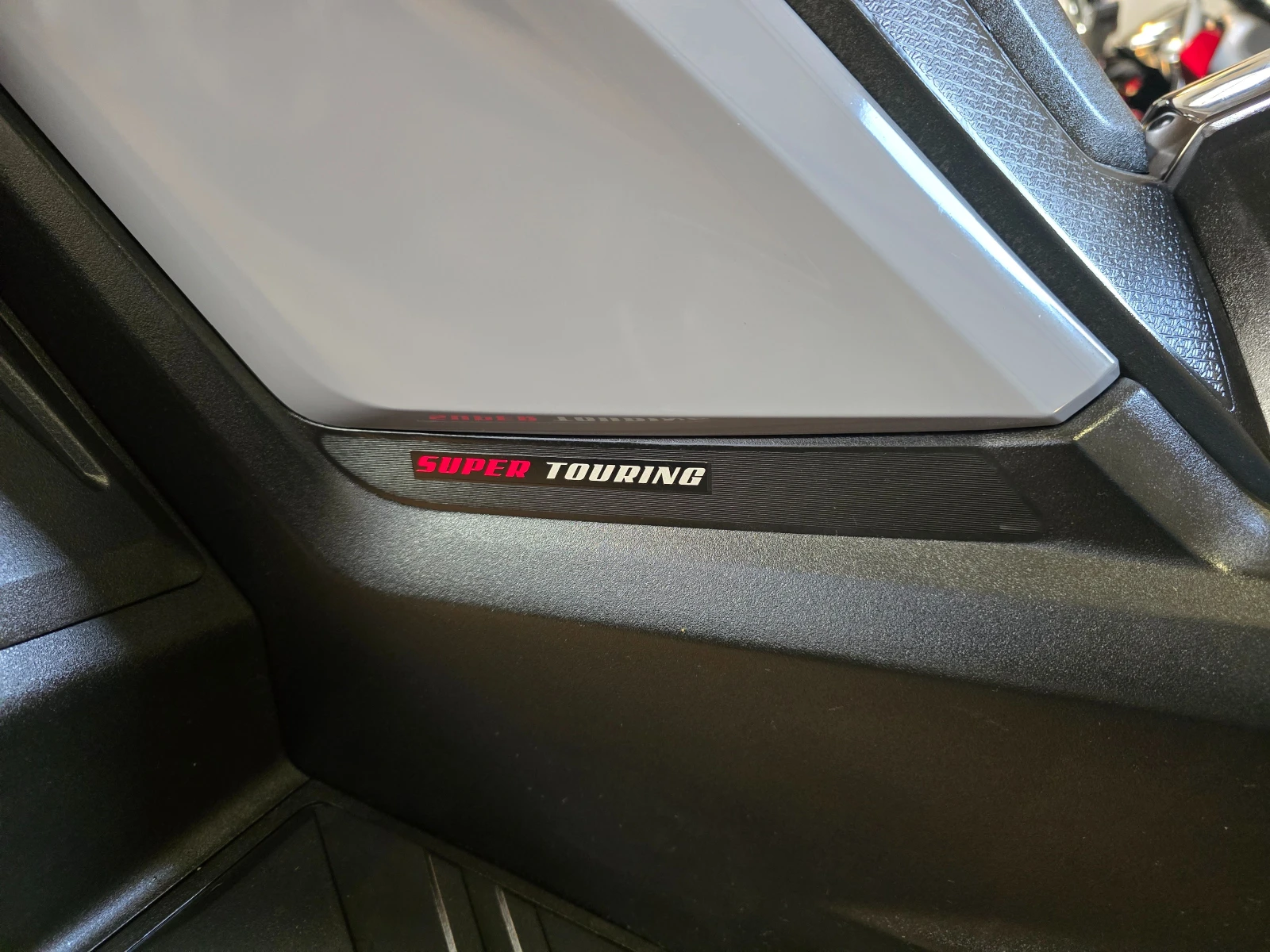 Kymco AK 550 ABS TRC   - изображение 4