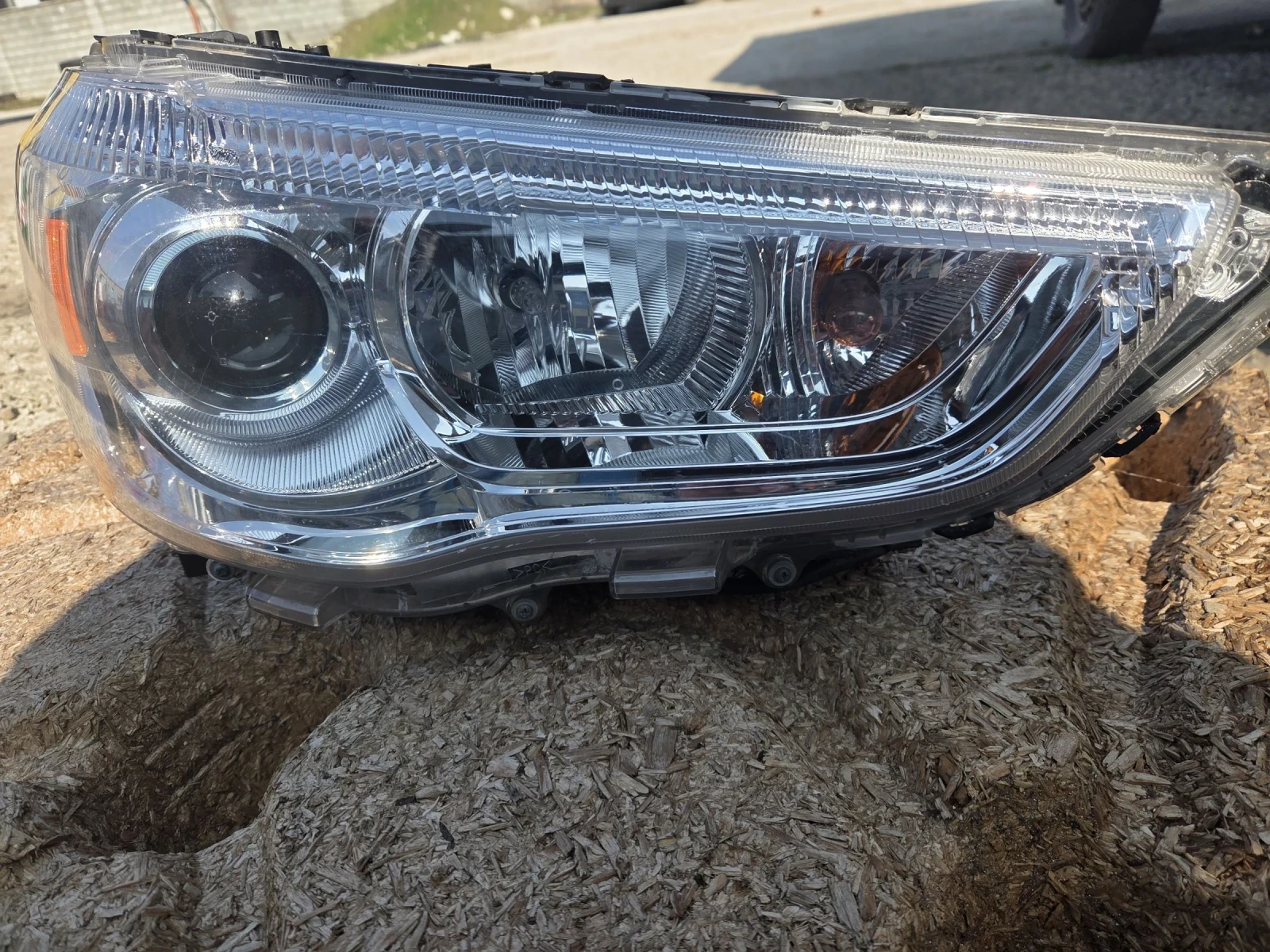 Фар Mitsubishi ASX десен,централен панел Mitsubishi Lancer , снимка 2 - Части - 53741798