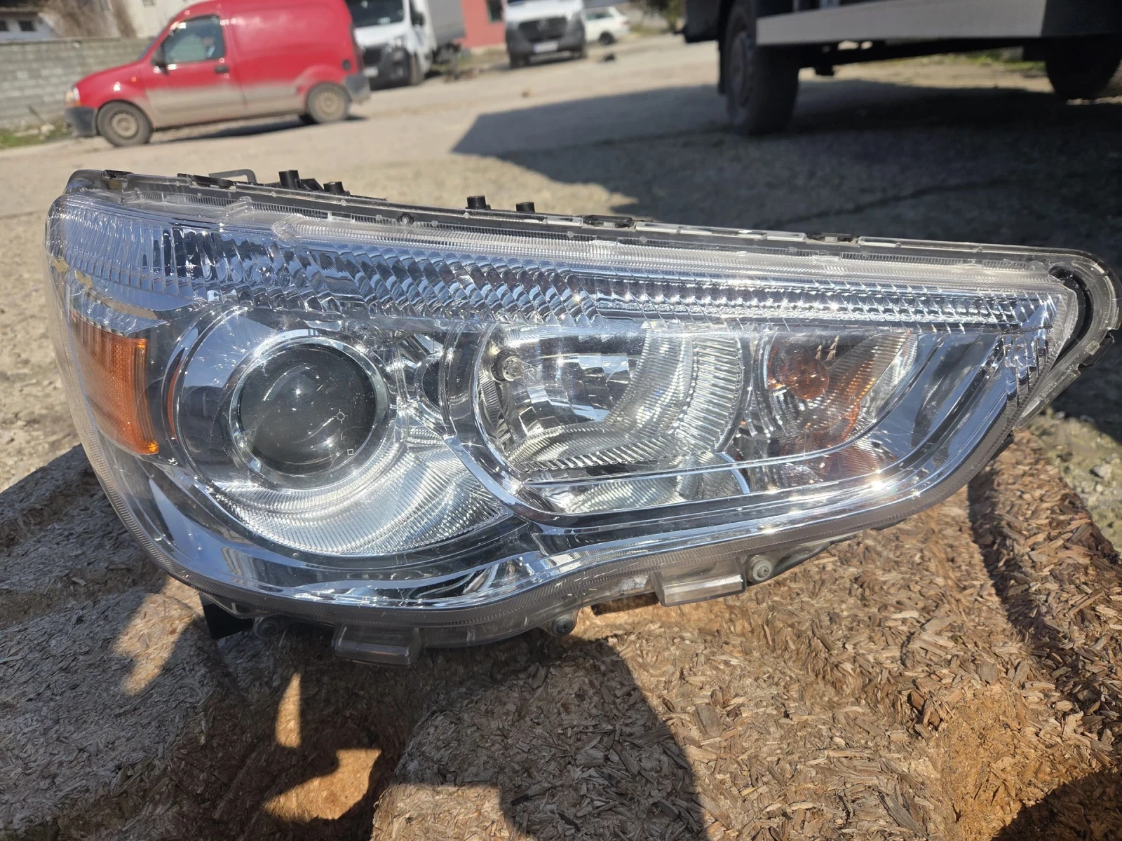 Фар Mitsubishi ASX десен,централен панел Mitsubishi Lancer 