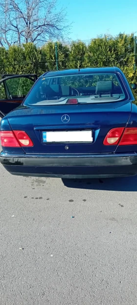 Mercedes-Benz E 200, снимка 3