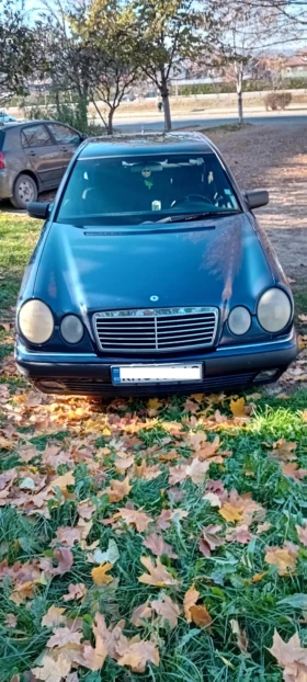 Mercedes-Benz E 200, снимка 2