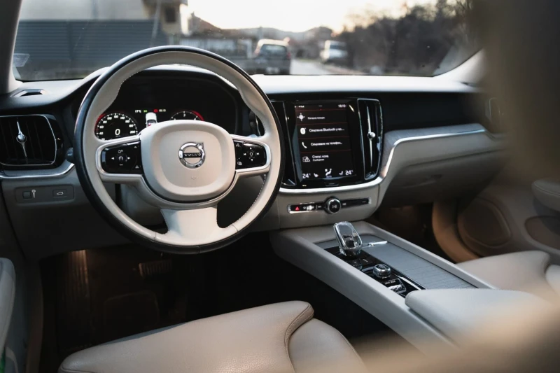 Volvo V60, снимка 9 - Автомобили и джипове - 52260518