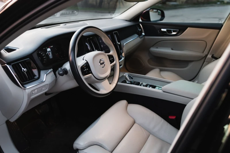 Volvo V60, снимка 8 - Автомобили и джипове - 52260518