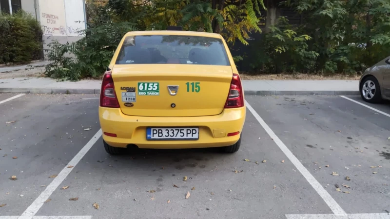 Dacia Logan, снимка 4 - Автомобили и джипове - 51779366