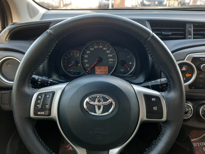 Toyota Yaris 1.0 vvti, снимка 13 - Автомобили и джипове - 51953012