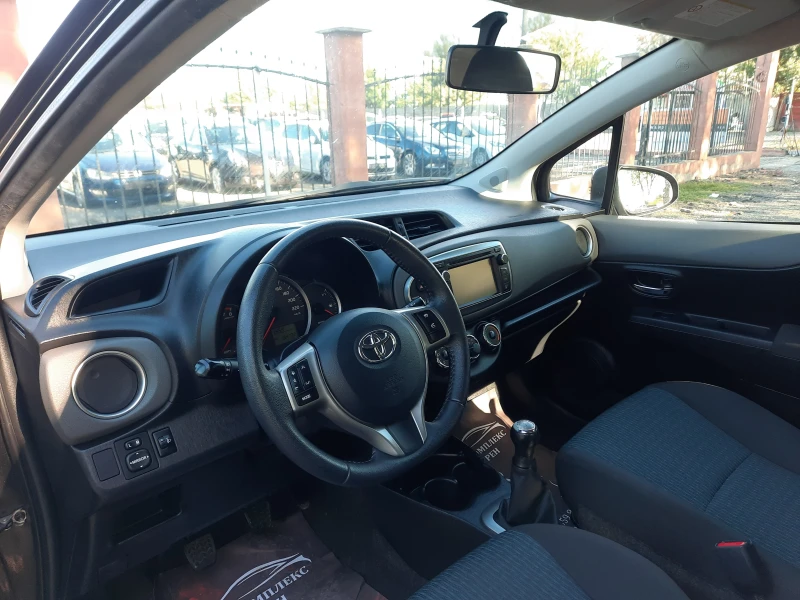 Toyota Yaris 1.0 vvti, снимка 8 - Автомобили и джипове - 51953012
