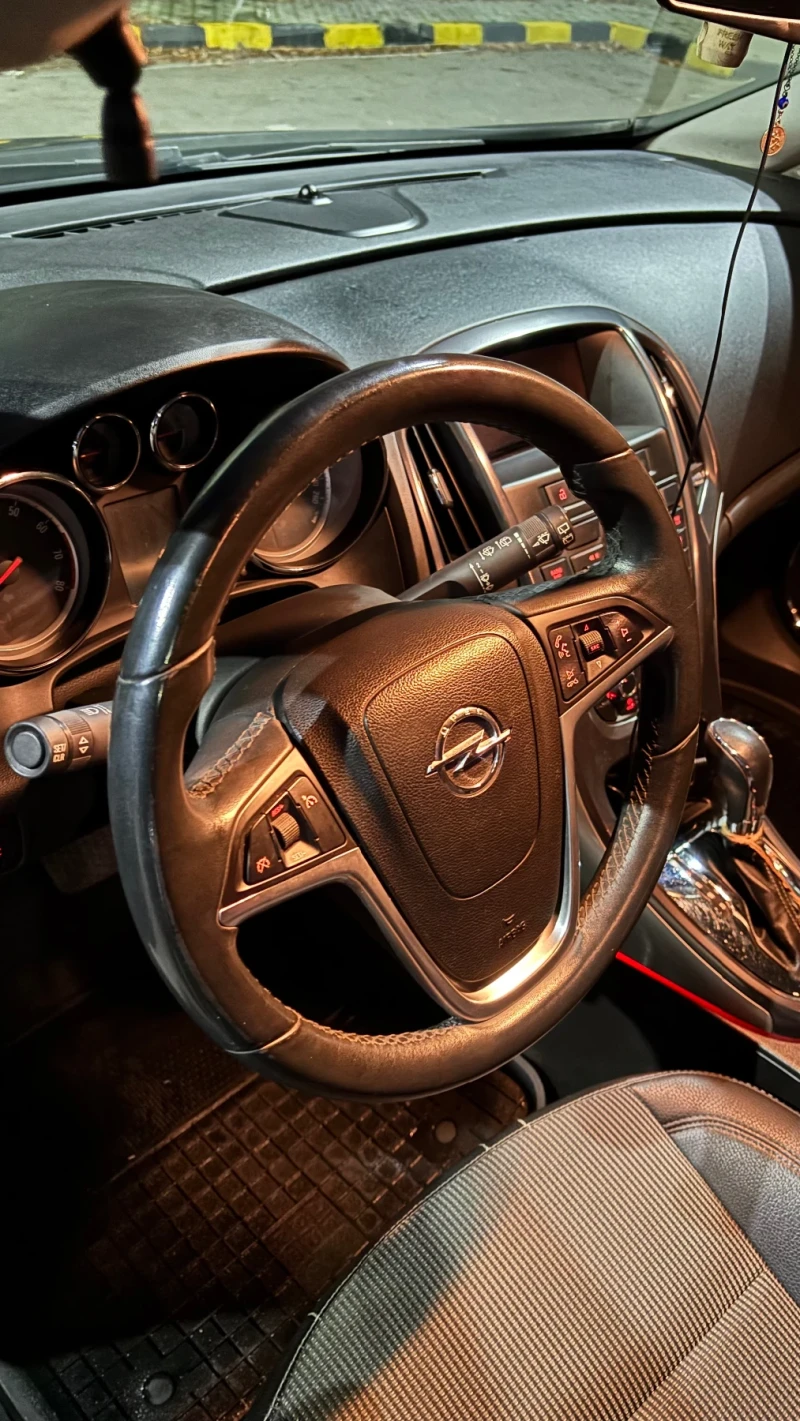 Opel Astra, снимка 13 - Автомобили и джипове - 52416597