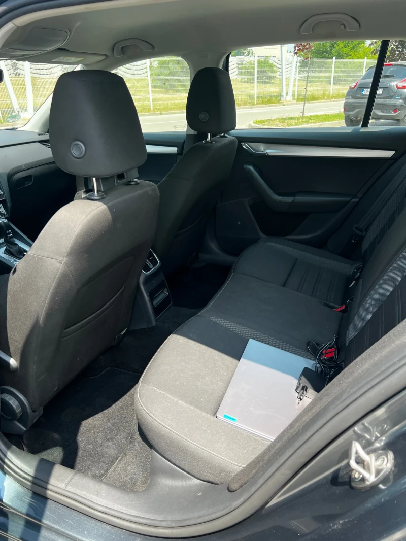 Skoda Octavia 1.6TDI* Автомат* Камера* CarPlay* Face, снимка 9 - Автомобили и джипове - 52673618