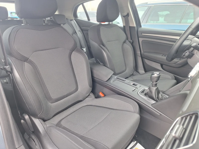 Renault Megane Hatch 1.3TCe 140к.с., снимка 15 - Автомобили и джипове - 53286312