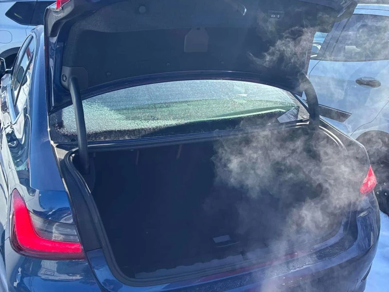 BMW 330 e xDrive/CARFAX/HUD/ШИБИДАХ, снимка 13 - Автомобили и джипове - 53599611