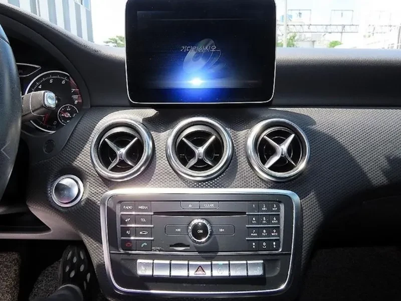 Mercedes-Benz A 200 1.6 TOP, снимка 14 - Автомобили и джипове - 55718605