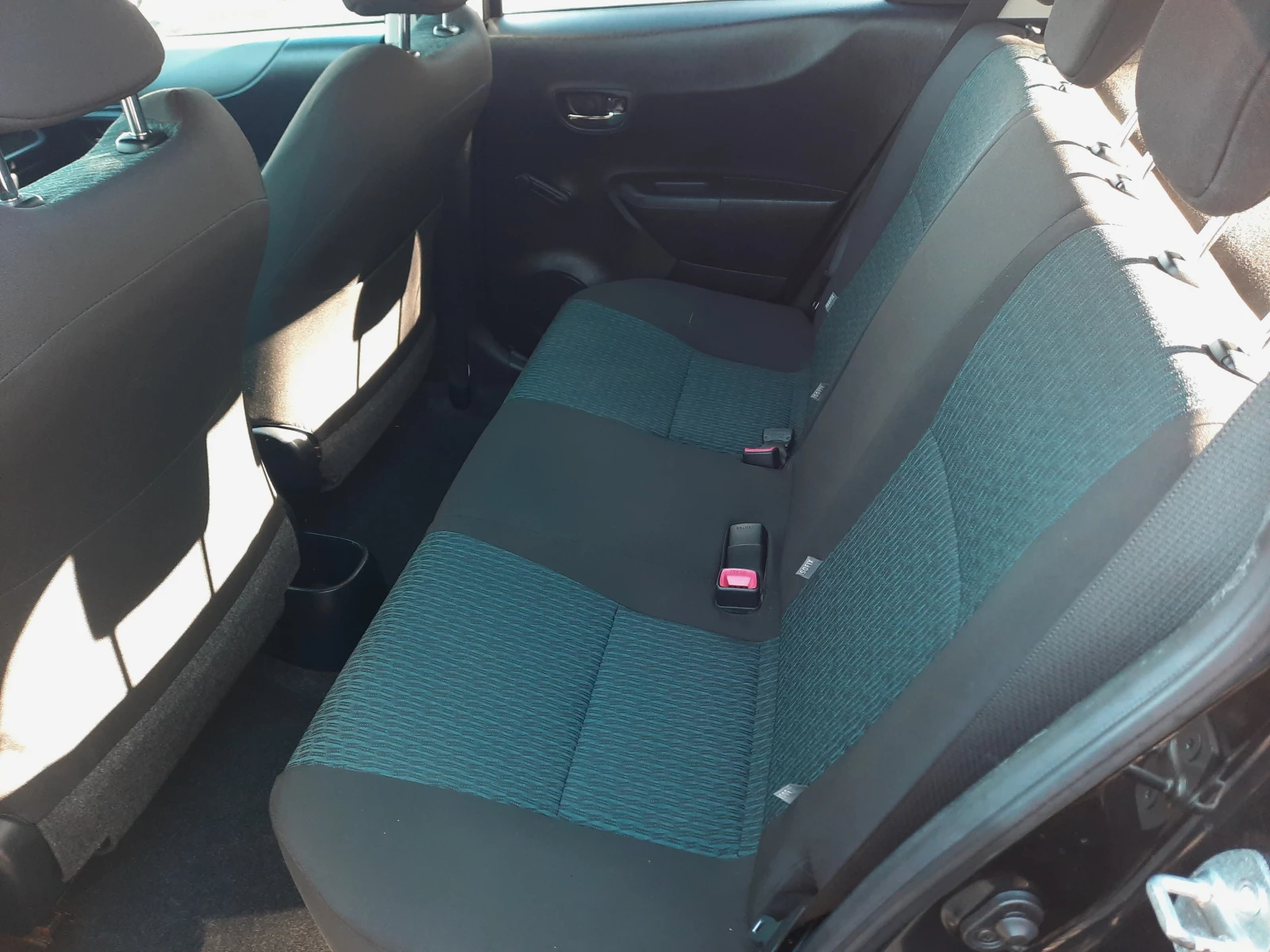 Toyota Yaris 1.0 vvti - изображение 7