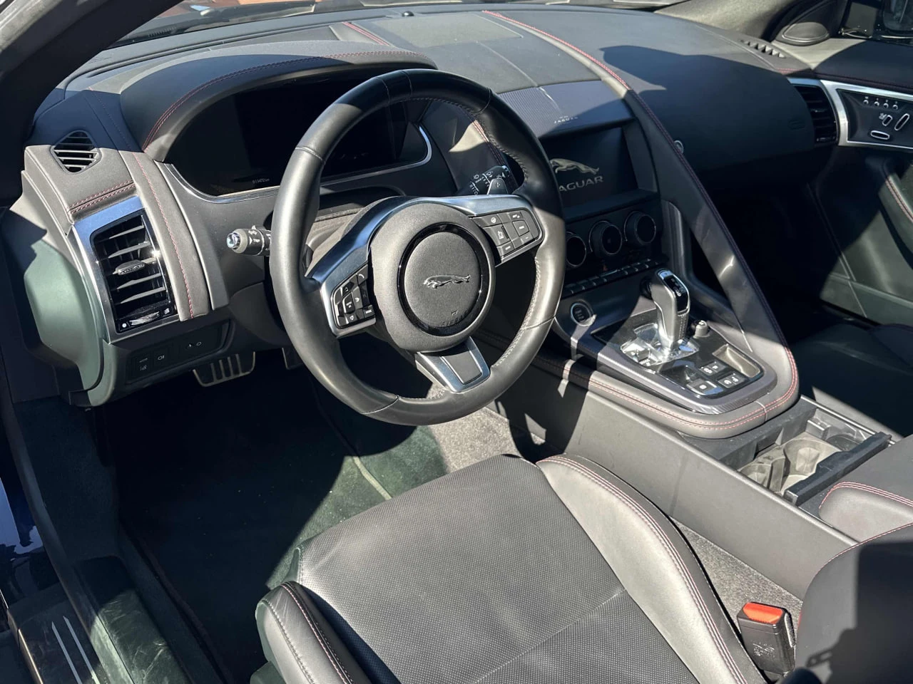 Jaguar F-Type * АВТО КРЕДИТ* ЦЕНА ДО БГ * CARFAX *  - изображение 6