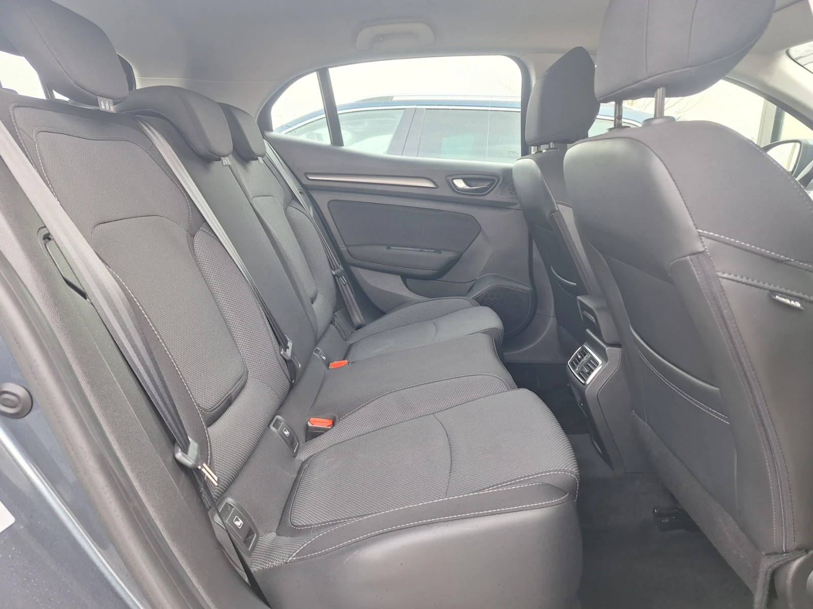 Renault Megane Hatch 1.3TCe 140�.�. | Mobile.bg � ����������� 16