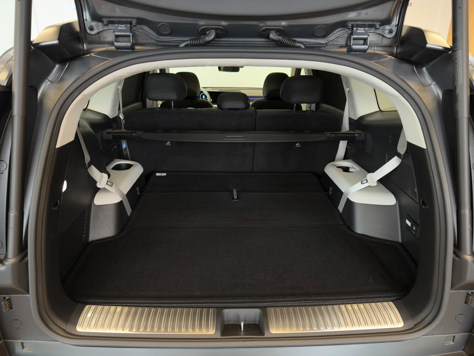 Hyundai IONIQ 9 CALLIGRAPHY PERMORMANCE 110 kWh AWD, снимка 17 - Автомобили и джипове - 54043532