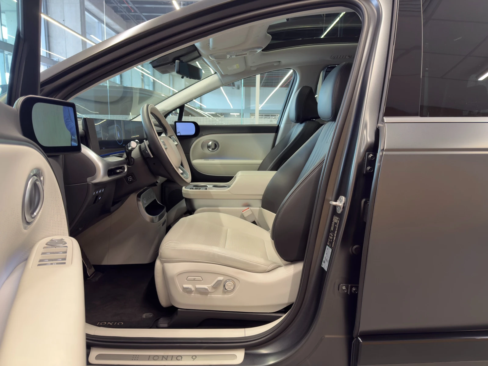 Hyundai IONIQ 9 CALLIGRAPHY PERMORMANCE 110 kWh AWD, снимка 14 - Автомобили и джипове - 54043532