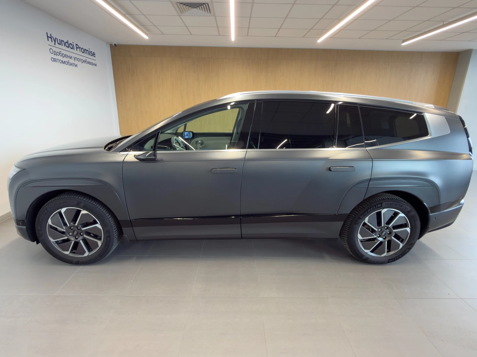 Hyundai IONIQ 9 CALLIGRAPHY PERMORMANCE 110 kWh AWD, снимка 2 - Автомобили и джипове - 54043532