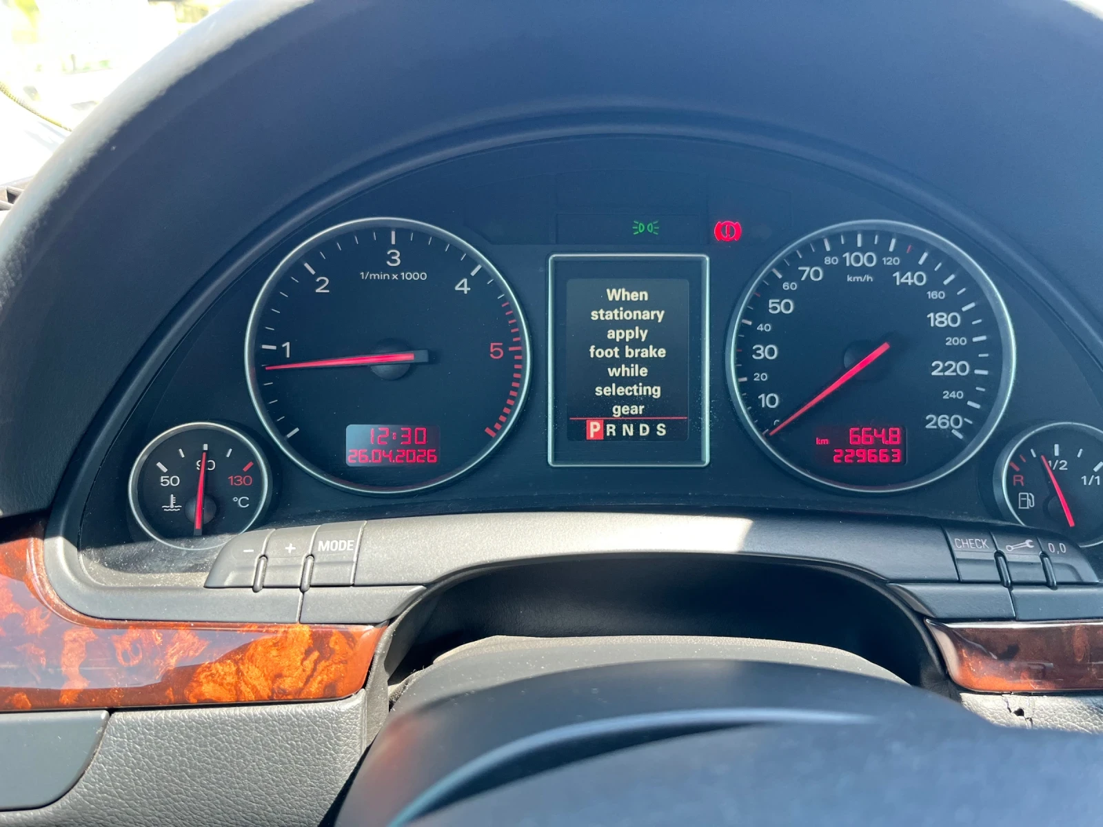 Audi A4 2.5tdi /180 к.с./ QUATTRO / AUTOMAT, снимка 11 - Автомобили и джипове - 54351008