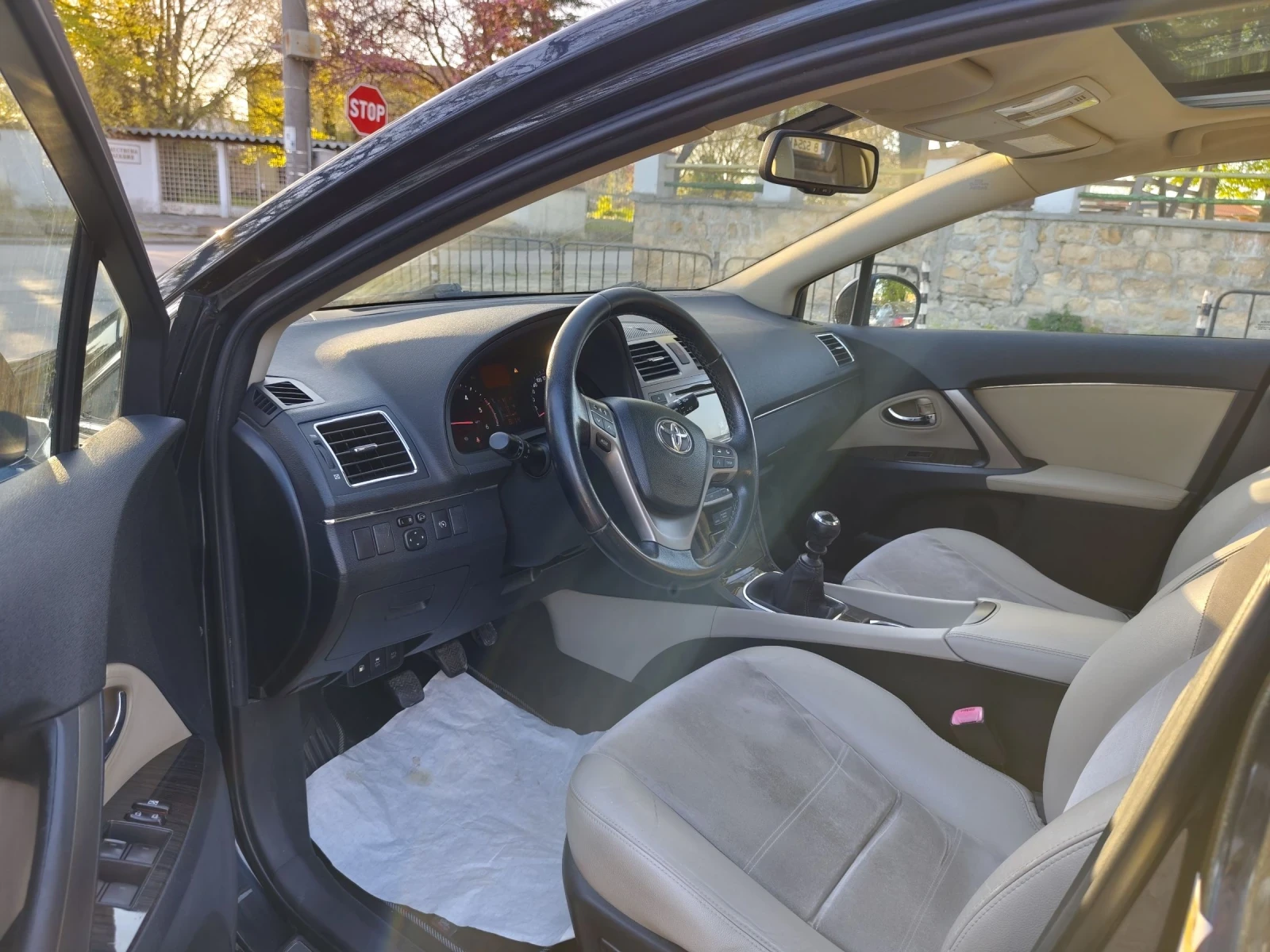 Toyota Avensis D4D 124k.c. Панорама, Навигация, Кожа, Евро5В, снимка 10 - Автомобили и джипове - 54321820