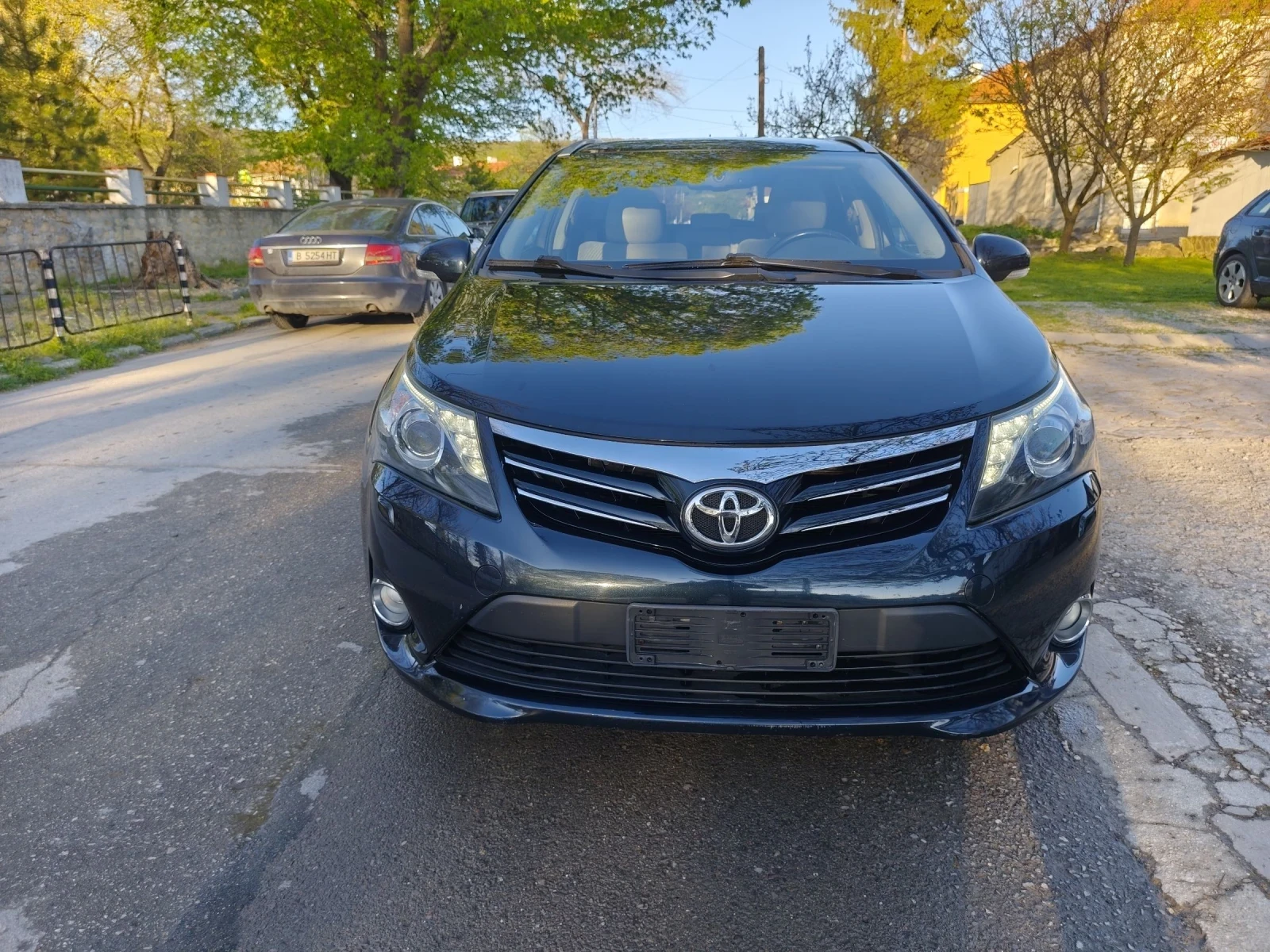 Toyota Avensis D4D 124k.c. Панорама, Навигация, Кожа, Евро5В, снимка 2 - Автомобили и джипове - 54321820