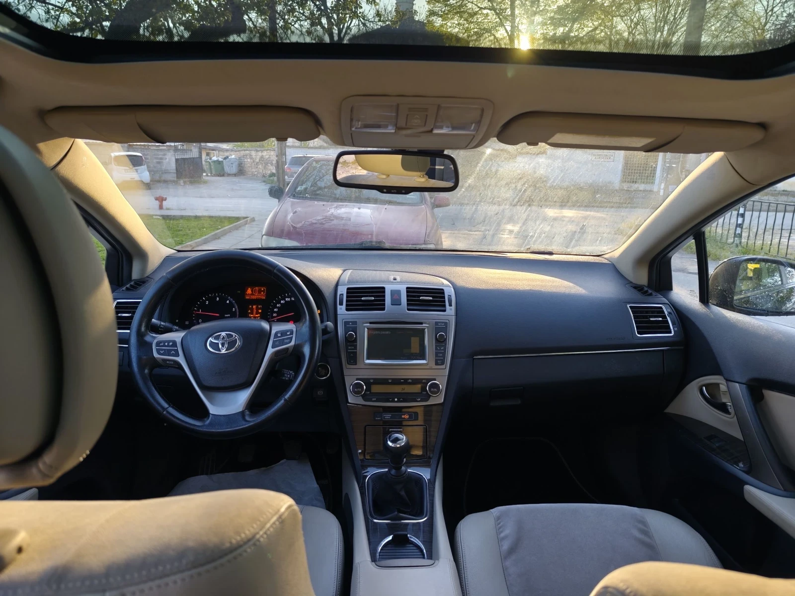 Toyota Avensis D4D 124k.c. Панорама, Навигация, Кожа, Евро5В, снимка 16 - Автомобили и джипове - 54321820