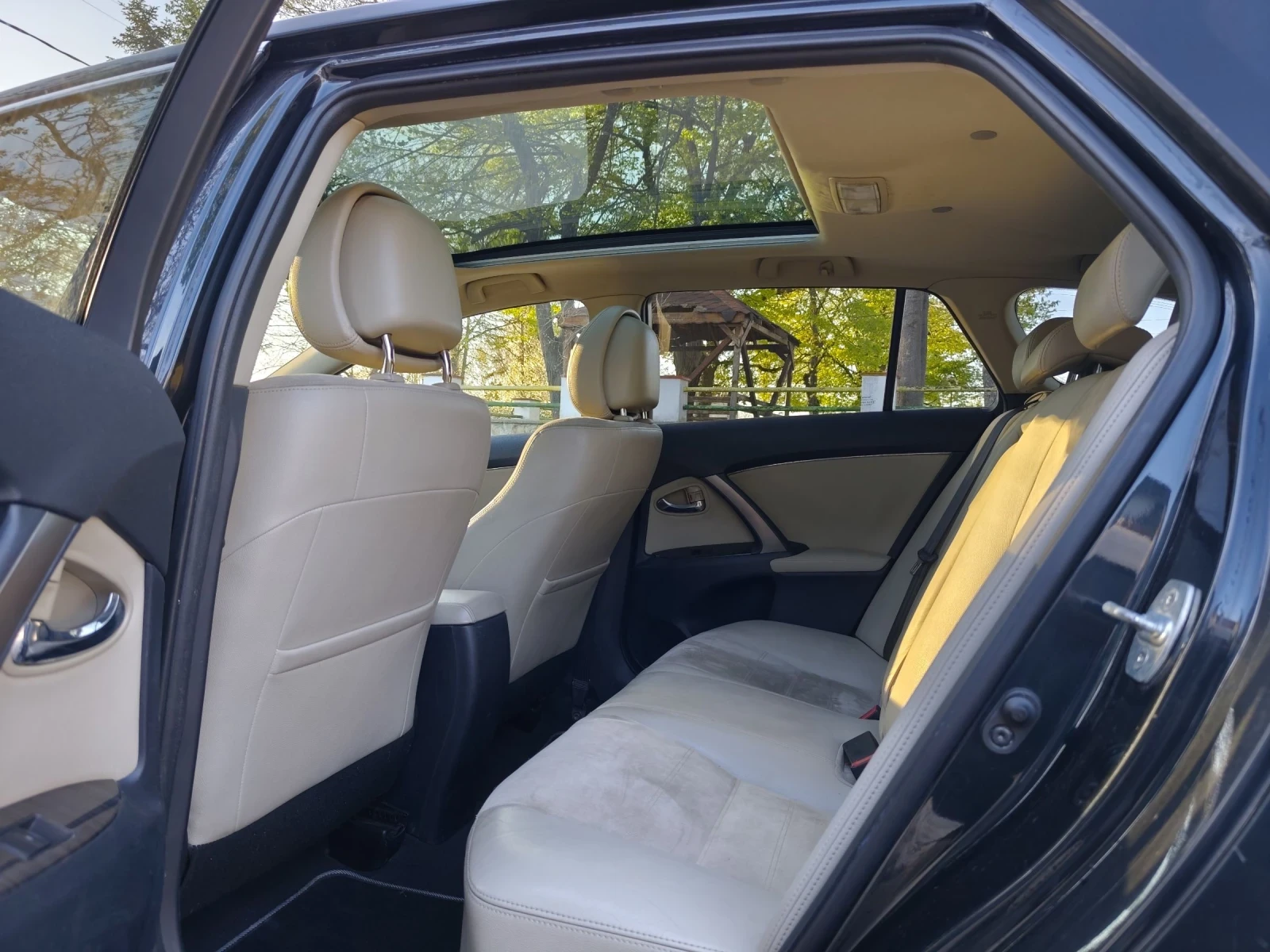 Toyota Avensis D4D 124k.c. Панорама, Навигация, Кожа, Евро5В, снимка 14 - Автомобили и джипове - 54321820