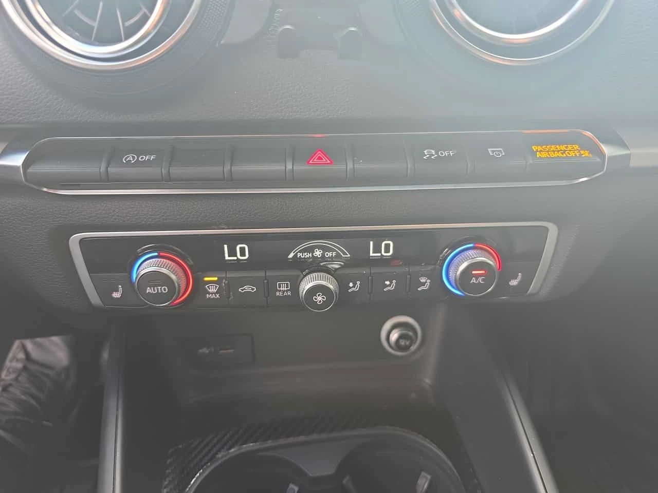 Audi A3 * Komfort * CARFAX * БЕЗ ПЪРВОНАЧАЛНА ВНОСКА, снимка 11 - Автомобили и джипове - 54480241