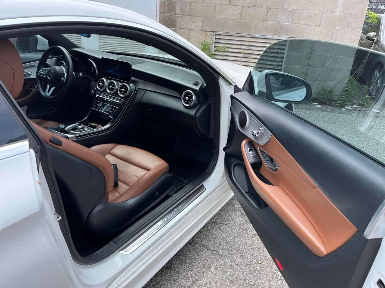 Mercedes-Benz C 300 4MATIC COUPE/ПАНОРАМА/ОТ MERCEDES, снимка 12 - Автомобили и джипове - 54647308
