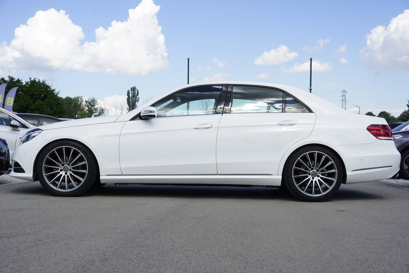 Mercedes-Benz E 220, снимка 4 - Автомобили и джипове - 54959948