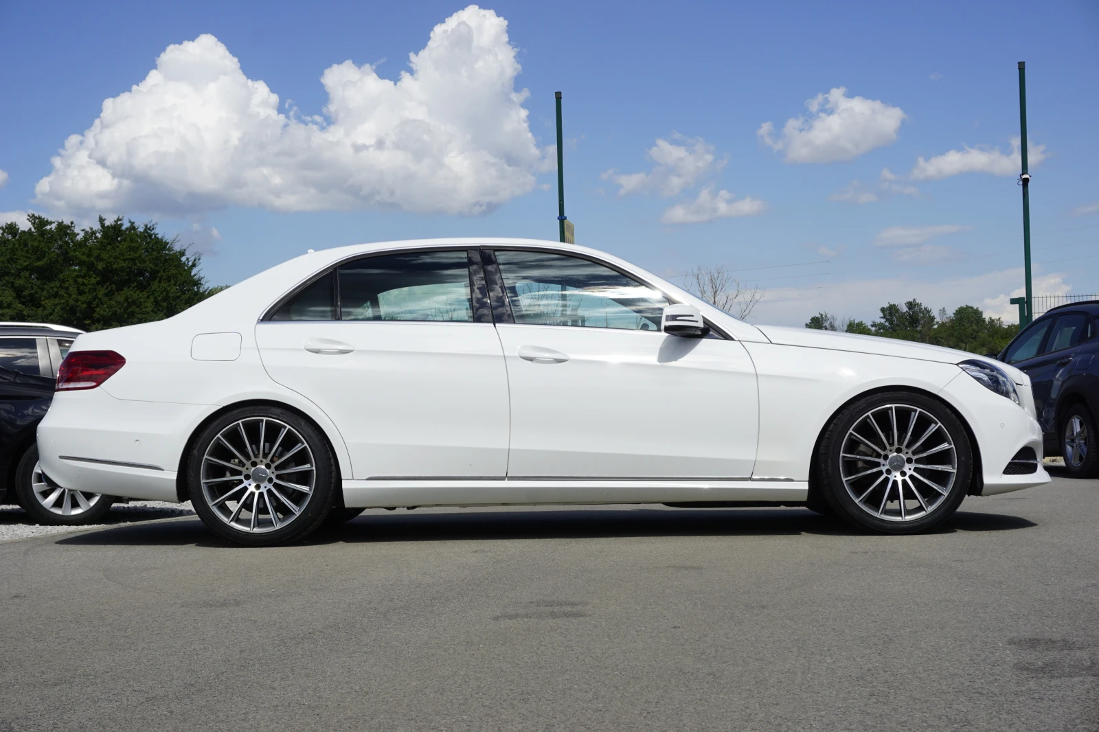 Mercedes-Benz E 220, снимка 8 - Автомобили и джипове - 54959948