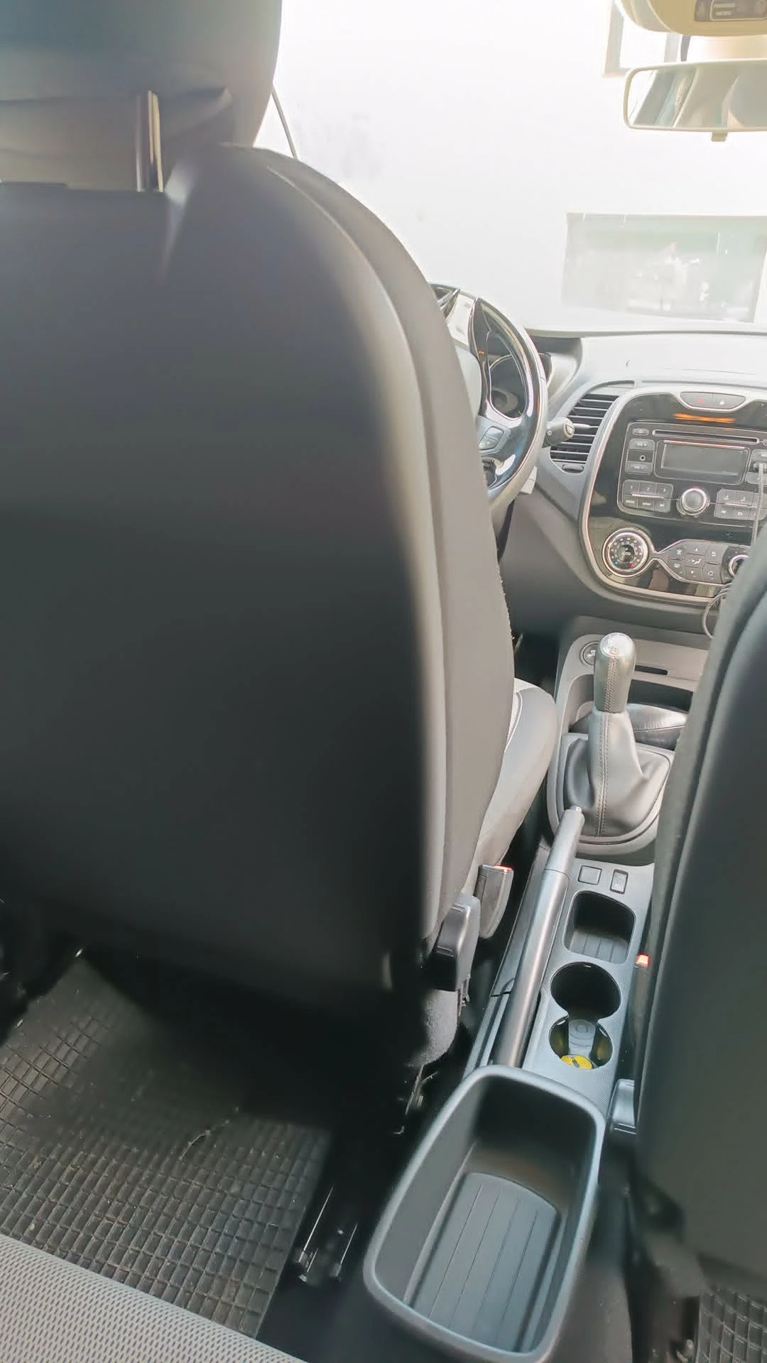 Renault Captur, снимка 3 - Автомобили и джипове - 55003125