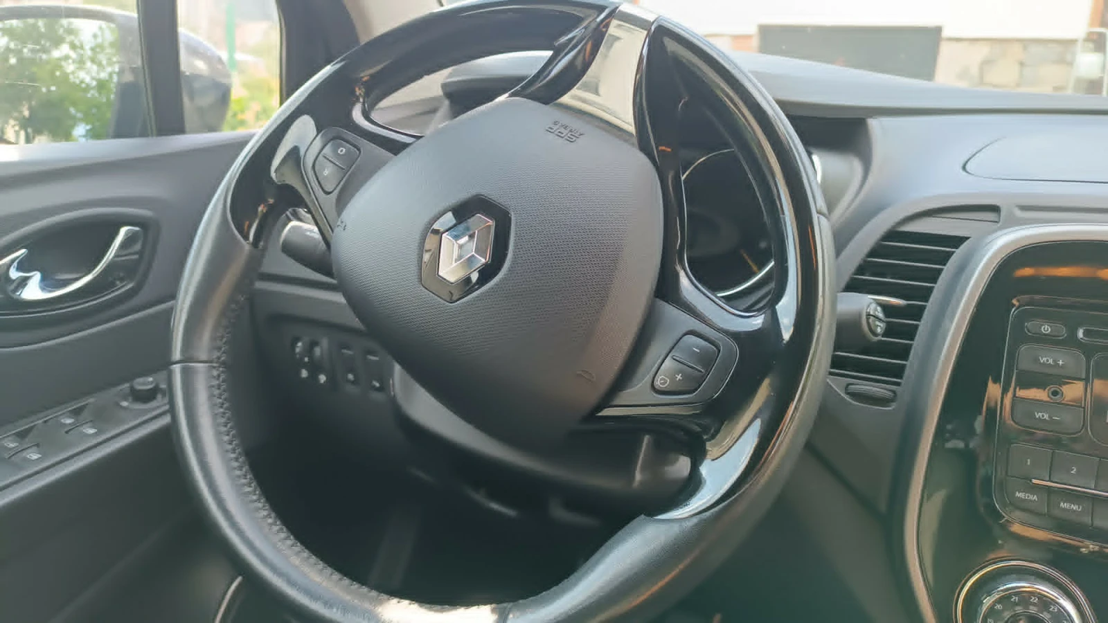 Renault Captur, снимка 5 - Автомобили и джипове - 55003125
