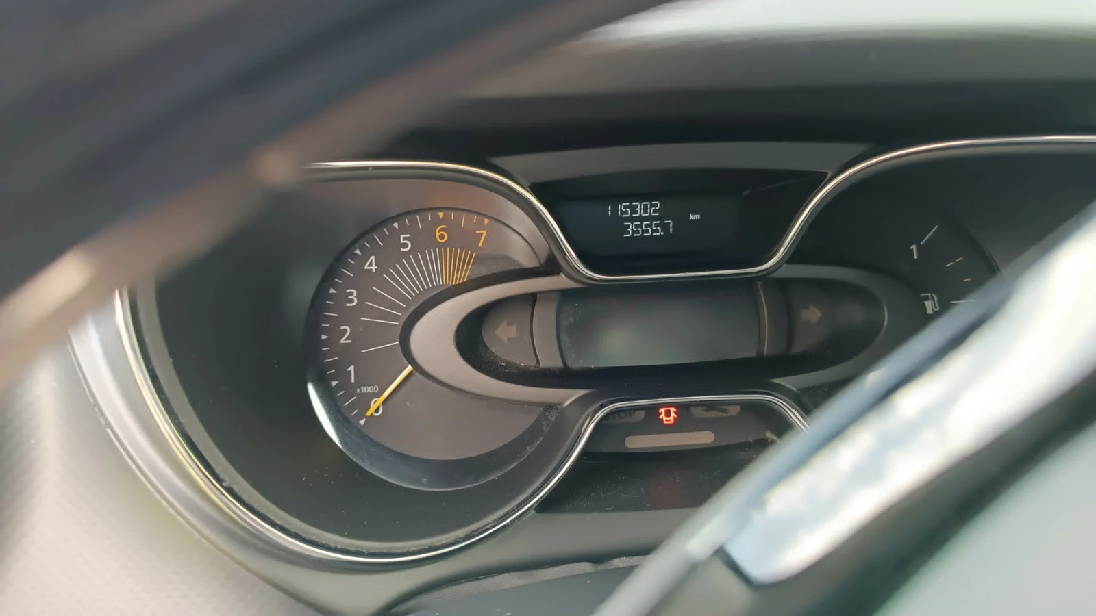 Renault Captur, снимка 6 - Автомобили и джипове - 55003125
