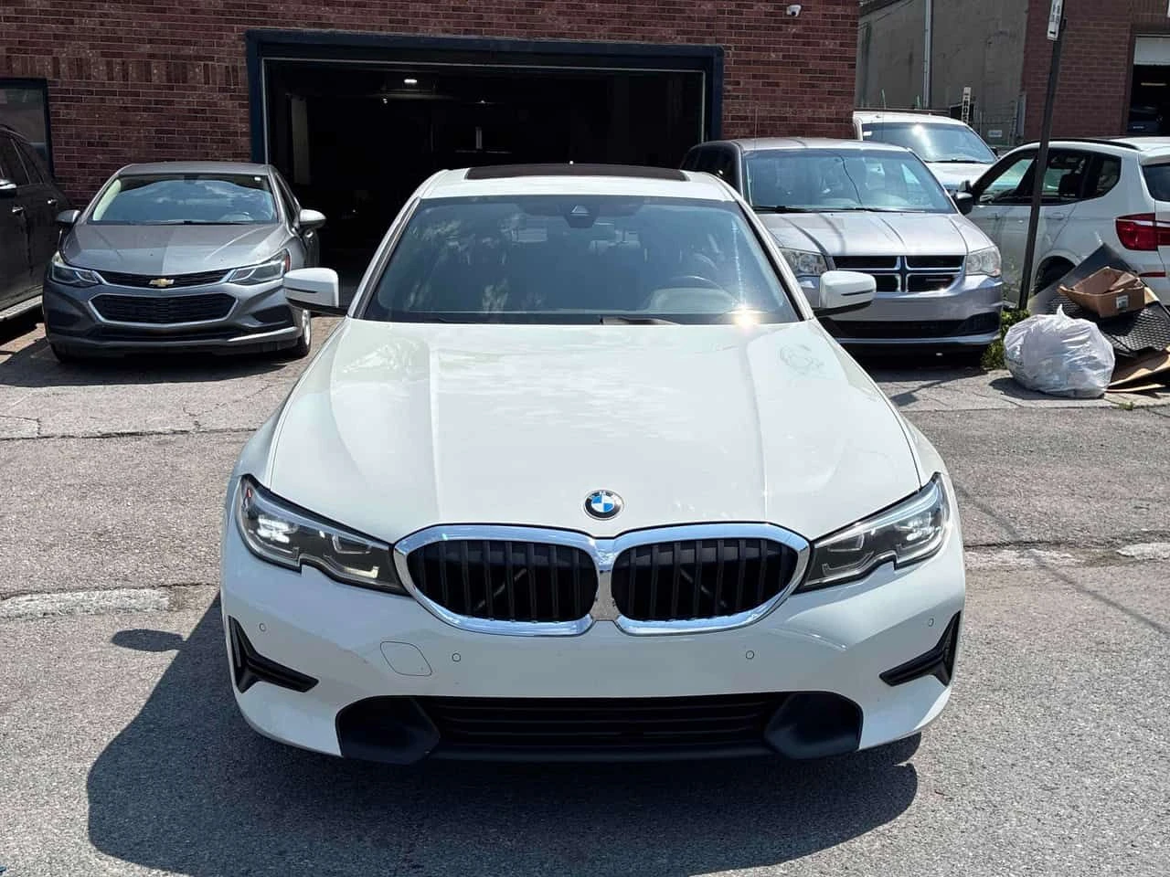 BMW 330 i xDrive/ПОДГРЕВИ/ШИБИДАХ/АВТОФИНАНСИРАНЕ, снимка 2 - Автомобили и джипове - 55239139