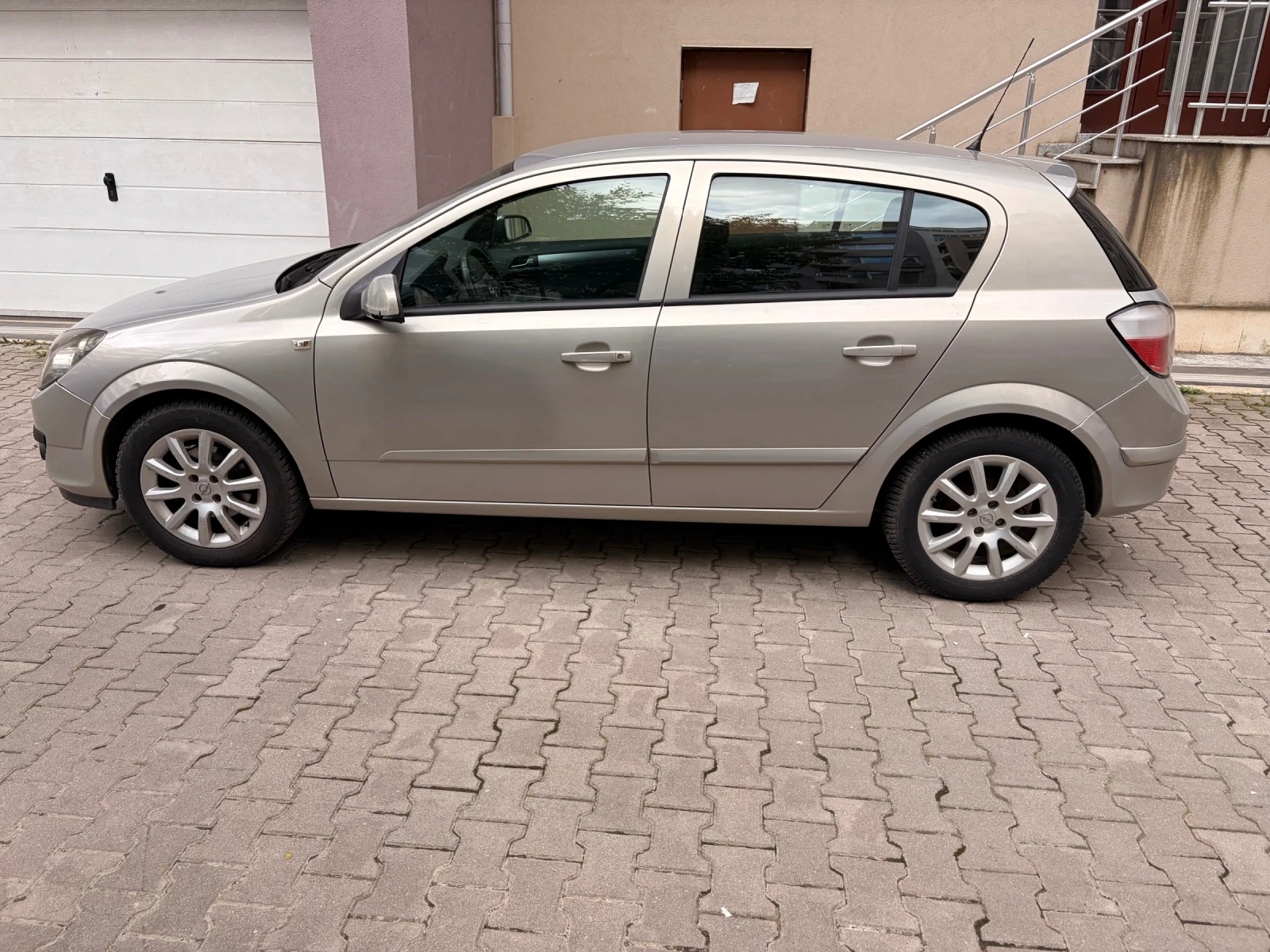 Opel Astra 1, 6, снимка 4 - Автомобили и джипове - 55266190
