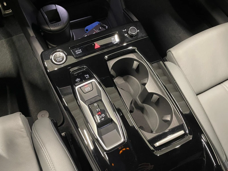 Audi Q6 55 E-TRON/S-LINE/QUATTRO/360/MATRIX/MMI DISPLAY/, снимка 11 - Автомобили и джипове - 52331631