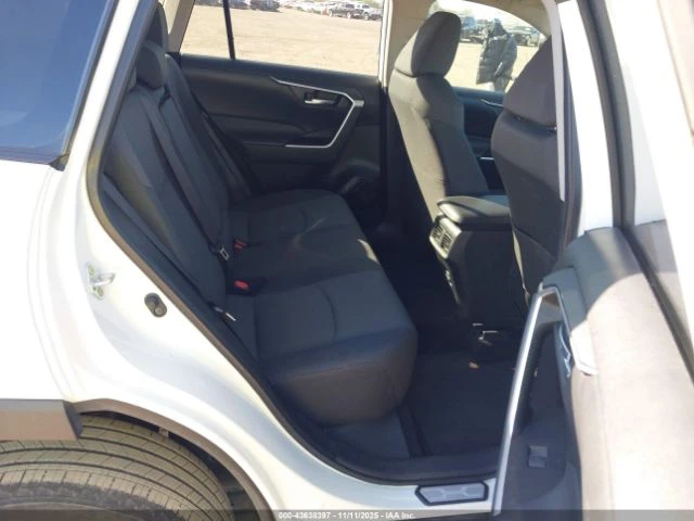 Toyota Rav4 ПОДГРЕВ* КАМЕРА* КЕЙЛЕС* LANE* ASSIST - изображение 8