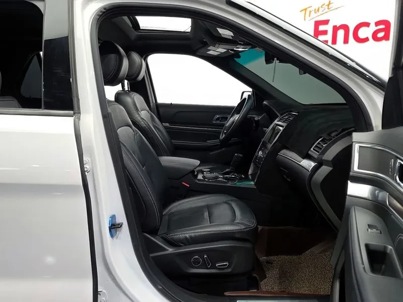 Ford Explorer 2.3 AWD, снимка 12 - Автомобили и джипове - 54351544