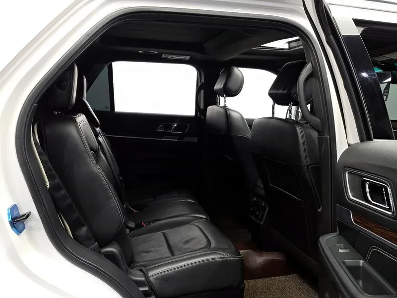 Ford Explorer 2.3 AWD, снимка 11 - Автомобили и джипове - 54351544