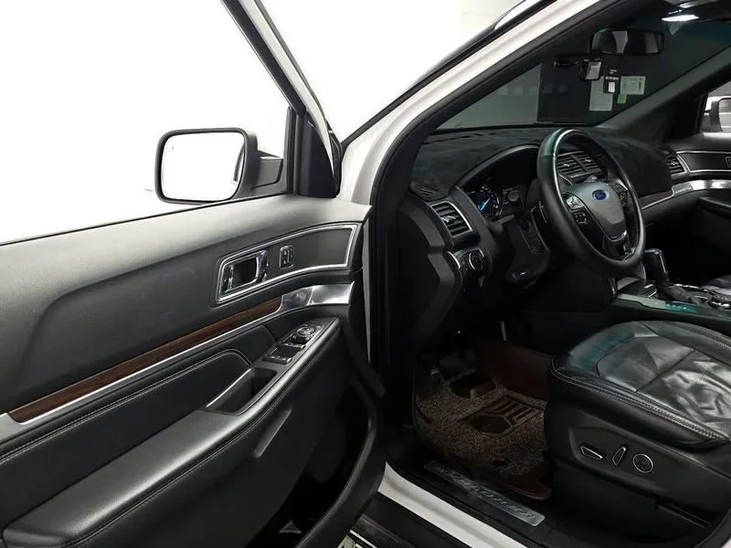 Ford Explorer 2.3 AWD, снимка 10 - Автомобили и джипове - 54351544