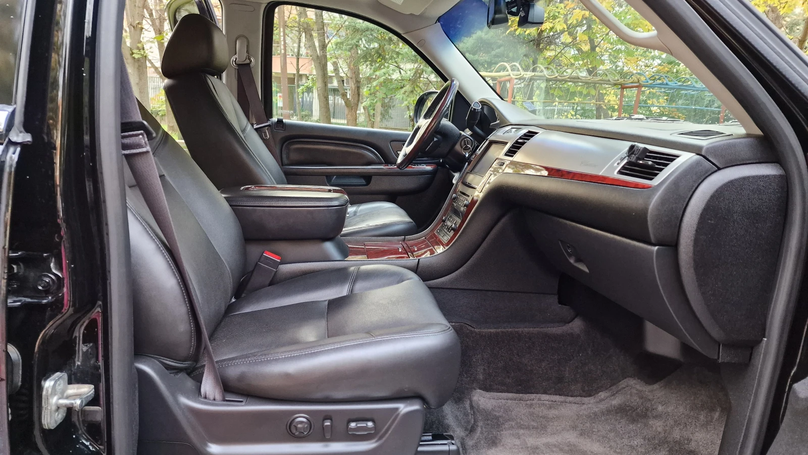 Cadillac Escalade  - изображение 10