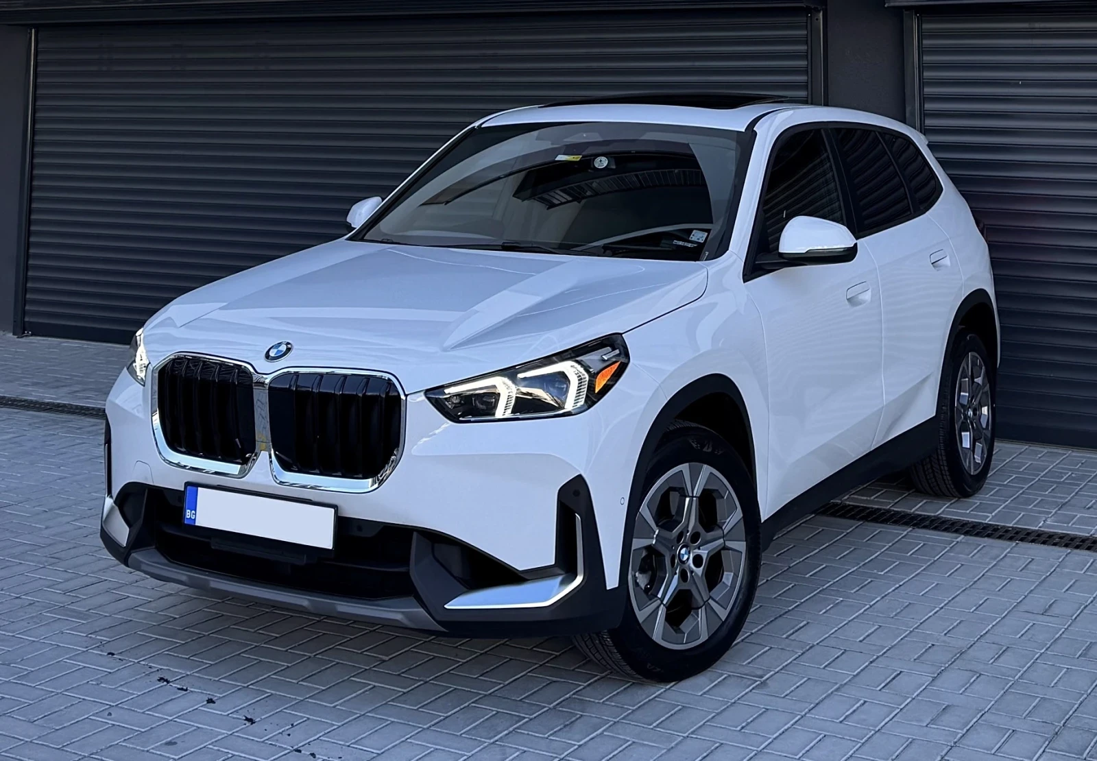 BMW X1 2.0 XDrive 28i Гаранционен 12хил.км - изображение 3
